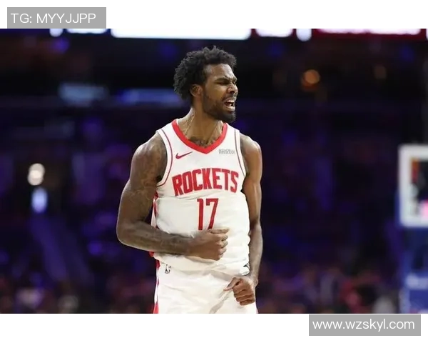 火箭险胜戏法!乌度卡自动变阵:轮换9人变8人,老射手出战砍10分